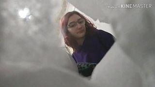 Пацан установил в раздевалке скрытую камеру и снял переодевающуюся симпатичную тинку