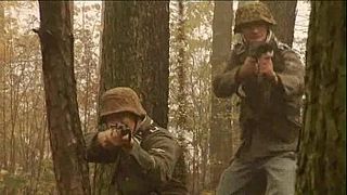 Фашистки поймали женщин и стали их истязать и трахать страпоном