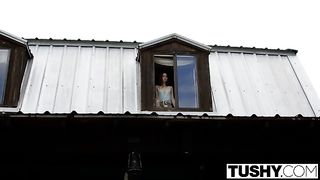 Девушка подарила имениннику анальную девственность